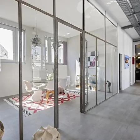 Charming Parisian With A Stunning Terrace Ferienhaus *