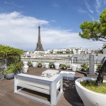 Charming Parisian With A Stunning Terrace Ferienhaus